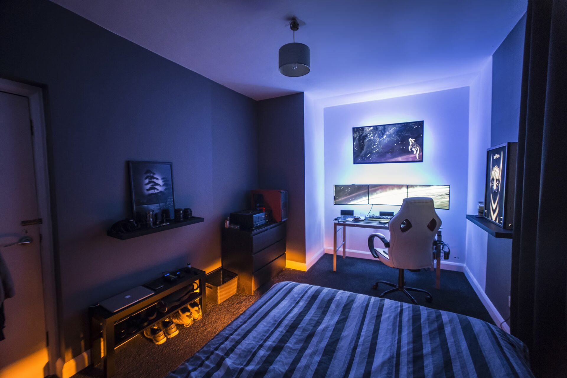 Trendy Gaming Bedroom idea