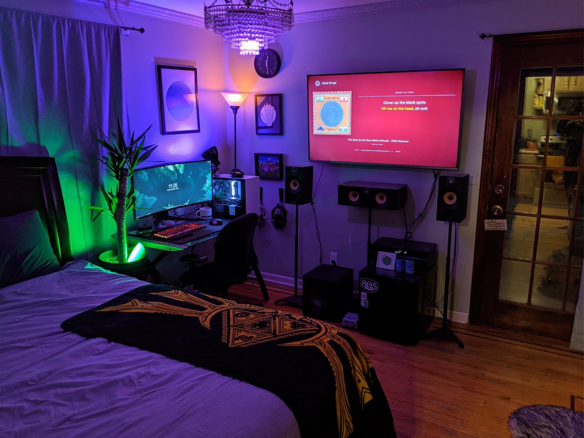 Eclectic Gaming Bedroom Idea