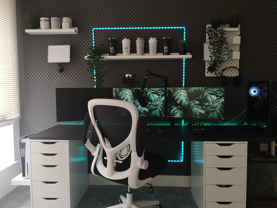 Monochrome Themed Gaming Bedroom