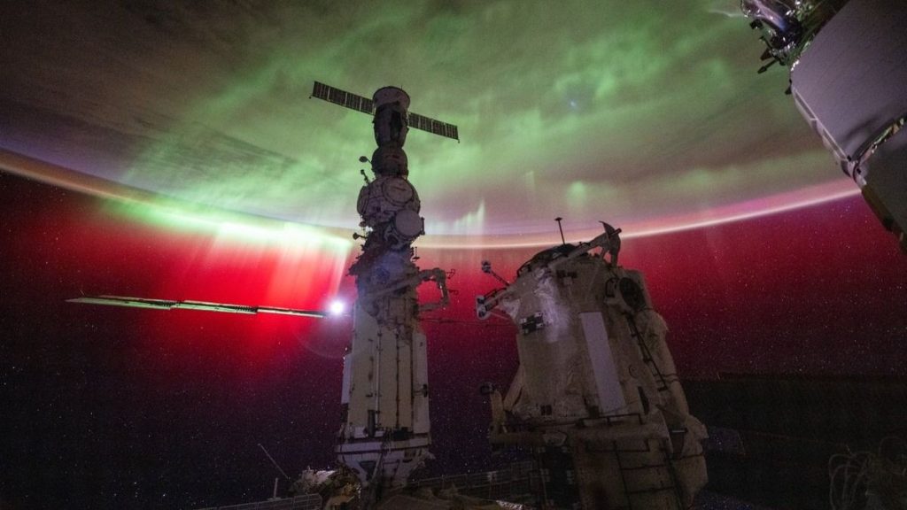 “2024 Weather Photographer of the Year Honored for Unique Capture of Red Sprites”