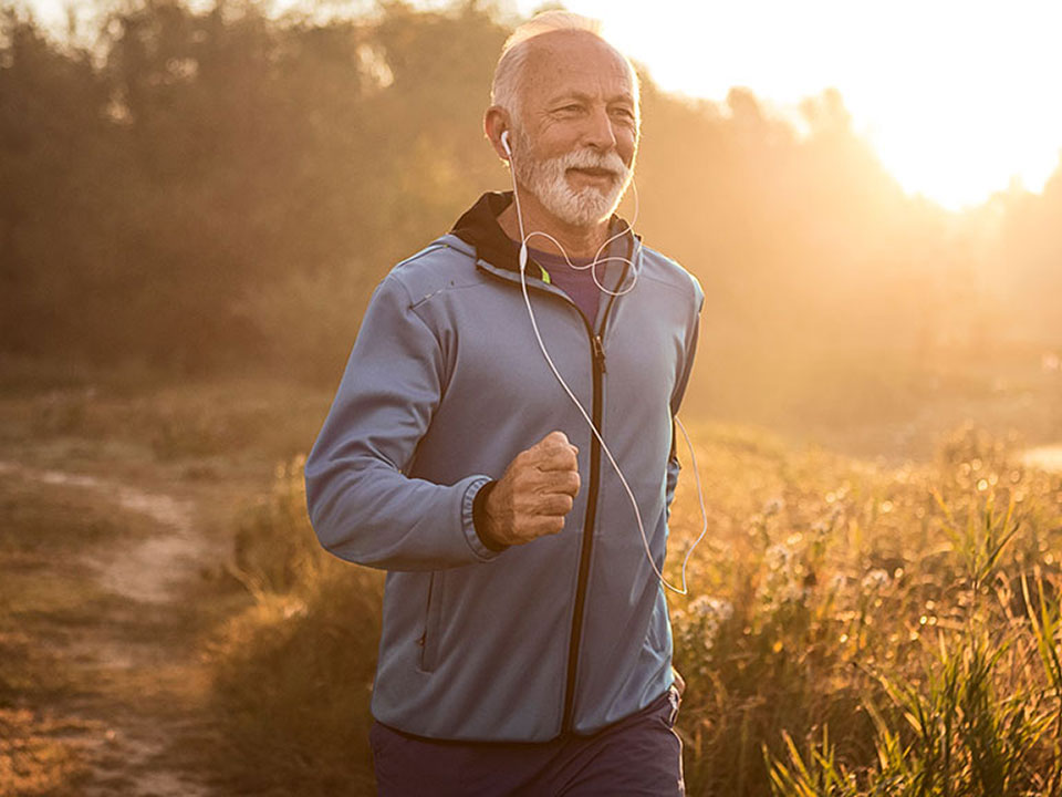 75-Year-Old Runner Finishes Half Marathon in Less Than Two Hours Even with Worn Shoes