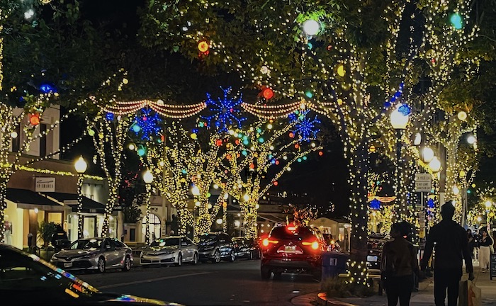 “Stunning Holiday Light Display Showcases 5,000 Drones Forming the Globe’s Biggest Aerial Gingerbread Village”