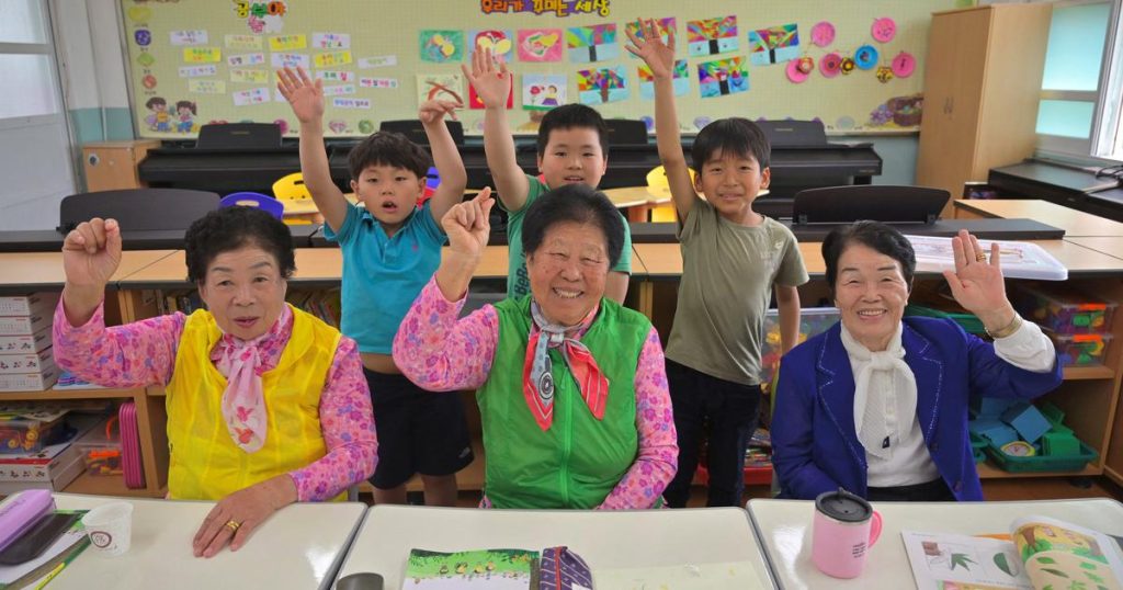 South Korean Grandmothers Sign Up for Courses to Support Schools in Areas with Low Birth Rates South Korean Grandmothers Sign Up for Courses to Support Schools in Areas with Low Birth Rates