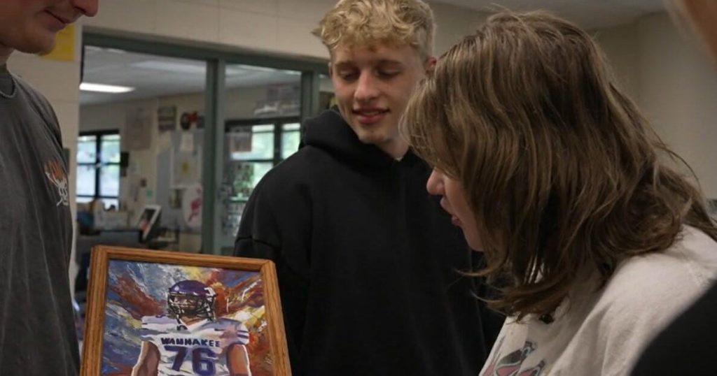 High School Student Creates Breathtaking Portraits to Reestablish Connections With Classmates Before Commencement