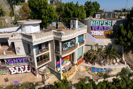 Hollywood Hills Gallery-Home Transformed into Artist Residency