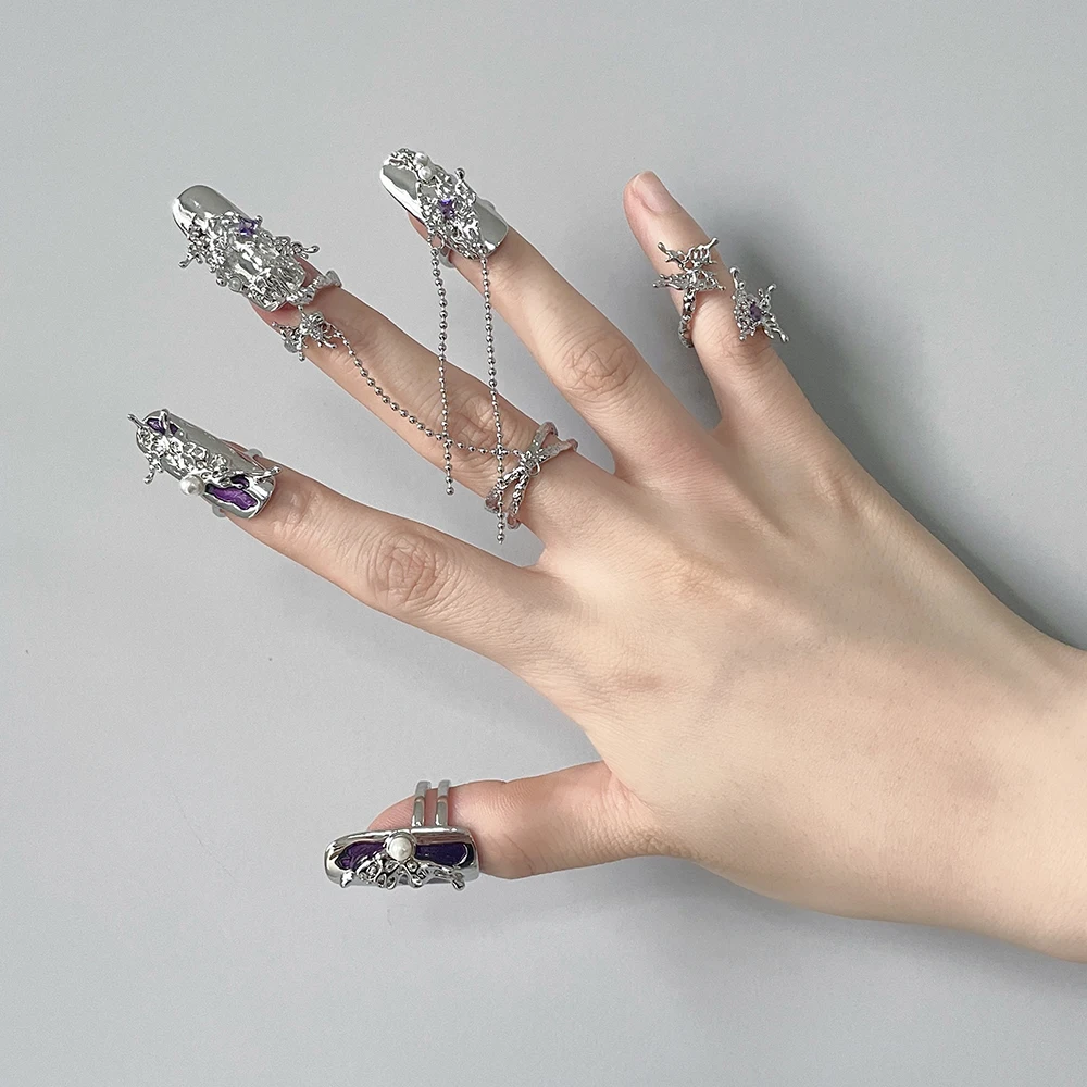 Interview with a Self-Taught Craftsperson Who Transforms Silver into Exquisite, Armor-Inspired Jewelry Interview with a Self-Taught Craftsperson Who Transforms Silver into Exquisite, Armor-Inspired Jewelry