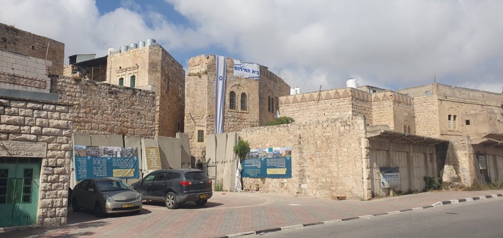Israel to Transfer Control of Hebron Mosque to Settlers Israel to Transfer Control of Hebron Mosque to Settlers
