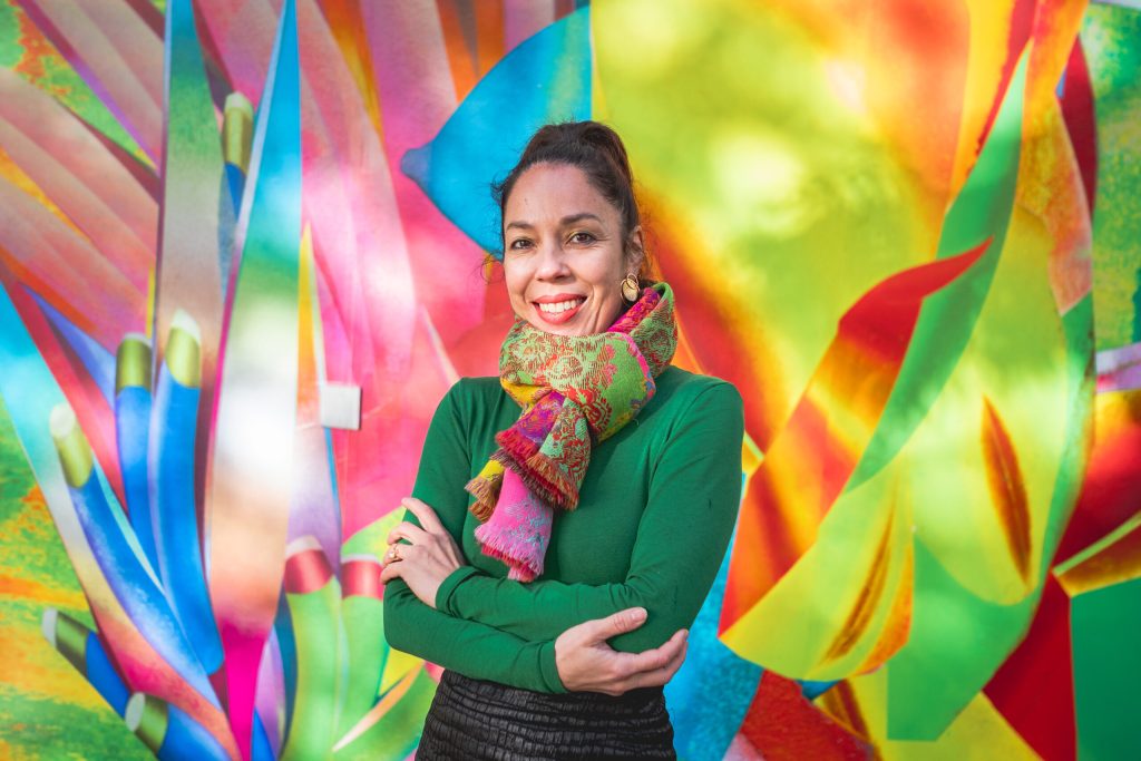 Artist Crafts Elaborately Layered Glass Artworks to Safeguard Heritage and Welcome the Future Artist Crafts Elaborately Layered Glass Artworks to Safeguard Heritage and Welcome the Future