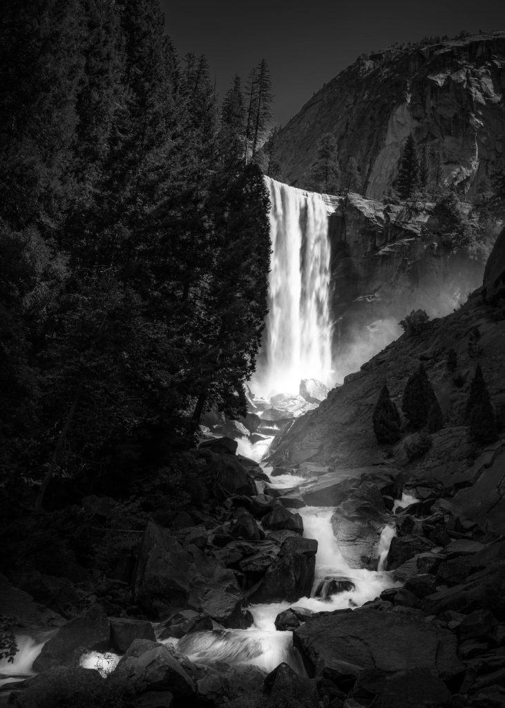 Long-Exposure Images Seize Ethereal Veils of Illumination Spanning Sceneries Long-Exposure Images Seize Ethereal Veils of Illumination Spanning Sceneries