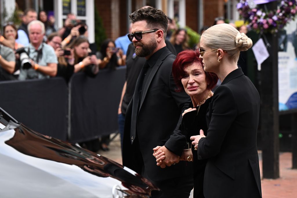 Thousands Pay Tribute to the Deceased Ozzy Osbourne in His Hometown of Birmingham Thousands Pay Tribute to the Deceased Ozzy Osbourne in His Hometown of Birmingham