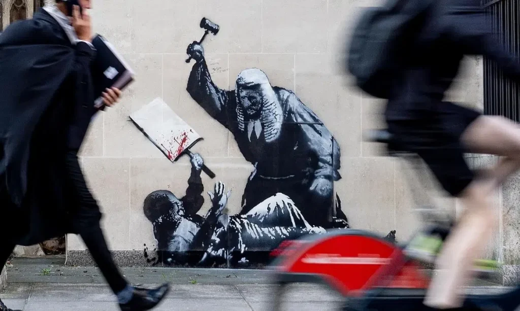 30 Musicians Execute “Bohemian Rhapsody” Flash Mob on the Streets of Paris