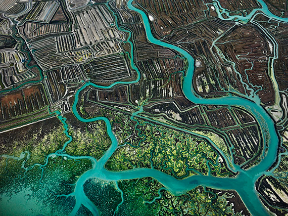 Borusan Contemporary Exhibition: Edward Burtynsky’s Shifting Topography