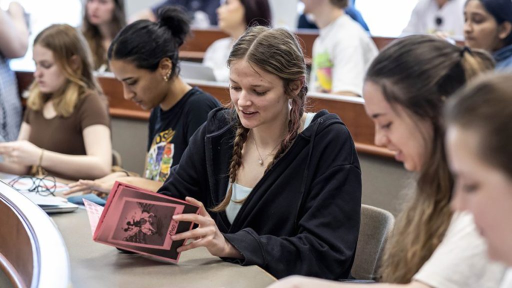 Introduction of the 2025 Center for Craft Archive Fellowship Recipients