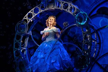 Must-See Shows Currently Playing in New York City Must-See Shows Currently Playing in New York City