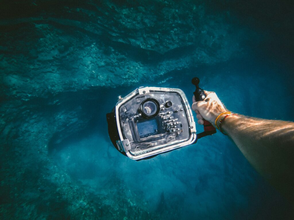 World’s First Waterproof Camera with Self-Flying Capability Records Action on the Ocean World’s First Waterproof Camera with Self-Flying Capability Records Action on the Ocean