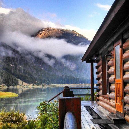 Jackson Hole Hotel Unites American West Aesthetics with Breathtaking Natural Environment