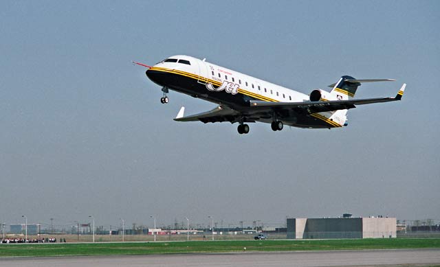 Pilot Records Breathtaking Sunrise Video While Landing Aircraft in Munich