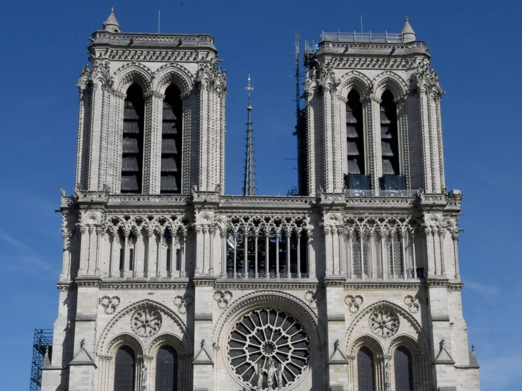 Nouvelle Vitraux de Notre-Dame Exposés au Grand Palais
