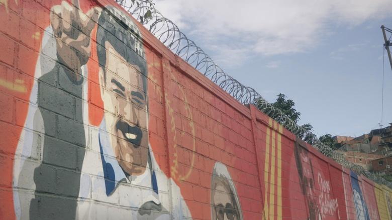 Mural Illustrates Lady Liberty’s Confinement by ICE Agents in NYC