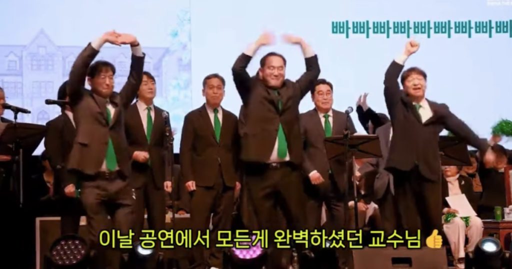 Korean Professors Welcome Freshmen with a Choral Rendition of K-Pop Favorites