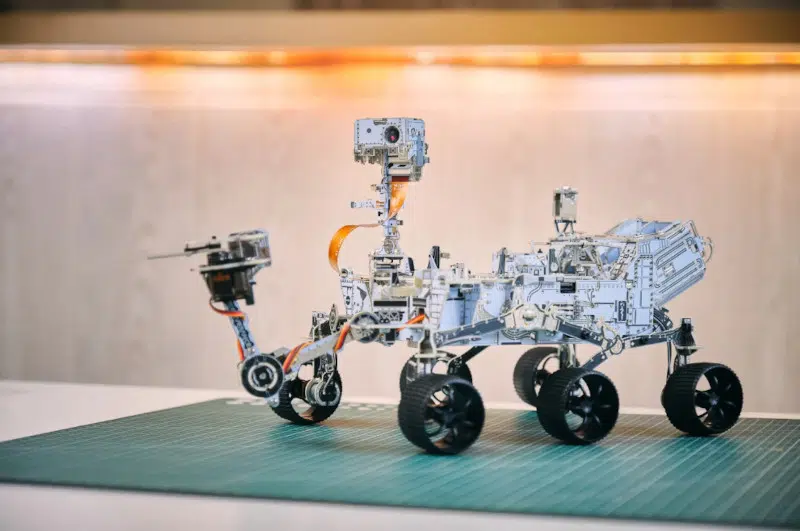 “DIY Set Enables You to Construct and Program a NASA Perseverance Rover Replica”