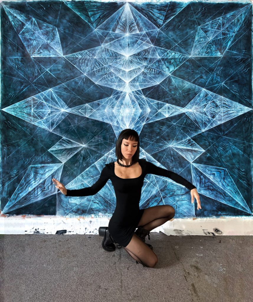 Immersive Artworks Produced in a Meditative State Depict Links Between the Body and the Universe